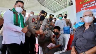 Kapolda Riau Kunjungi PT RAPP, Tinjau Pelaksanaan Vaksinasi
