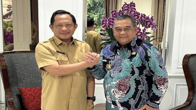 Bahas Tentang Riau Selama 2 Jam, Plt Gubri Edy Natar Temui Mendagri Tito Karnavian di Kediaman