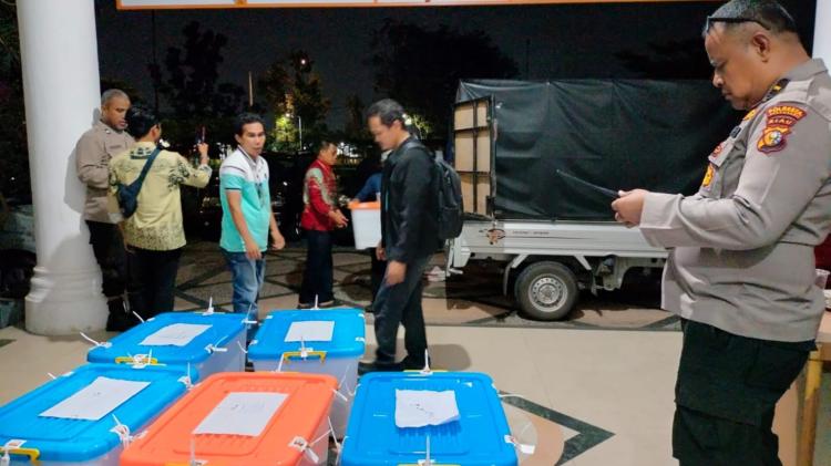 Polresta Pekanbaru Kawal Ketat Pergeseran Kotak Suara Hasil Pleno PPK di Tiga Kecamatan