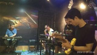Siap Iringi Musik Bergenre yang Lebih Work, Live Musik Band Kampong Kopi Wak Joel Stay On Live To Night!