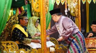 LAM Riau Anugerahkan Gelar Adat Kajati Riau Akmal Abbas, Pj Gubri Sampaikan Ucapan Selamat