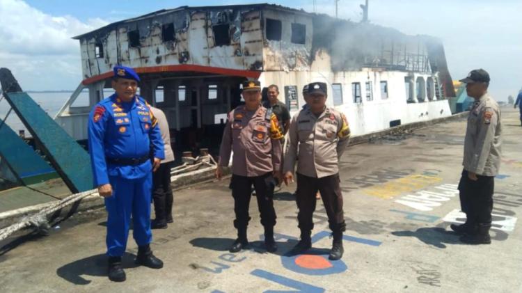 Kapal Roro Terbakar saat Perbaikan di Dermaga Bengkalis