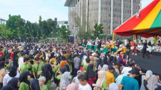 Gebyar BBI BBWI Lancang Kuning Karnival, Ribuan Warga Ikut Senam Massal di Lapangan Kantor Gubernur Riau