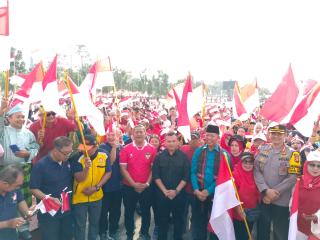 Parade Bendera Merah Putih Sepanjang 79 Meter Meriahkan Launching Gerakan Sejuta Bendera